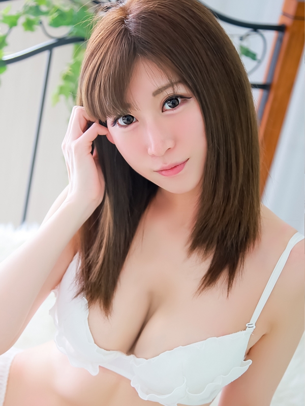 ちさと(22歳、B:86、W:57、H:88)