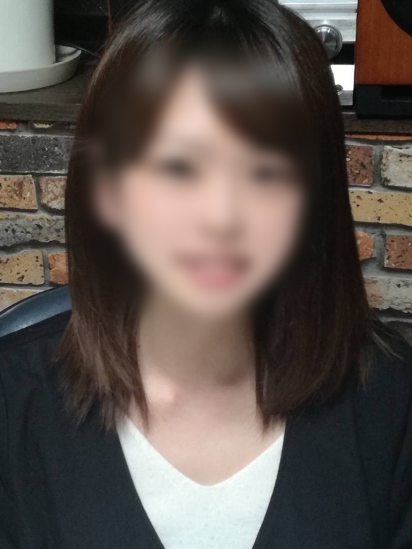 はる(20歳、B:83、W:55、H:82)