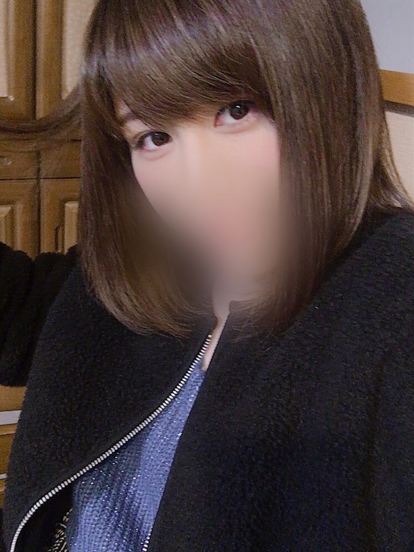 ゆうな(21歳、B:85、W:58、H:87)