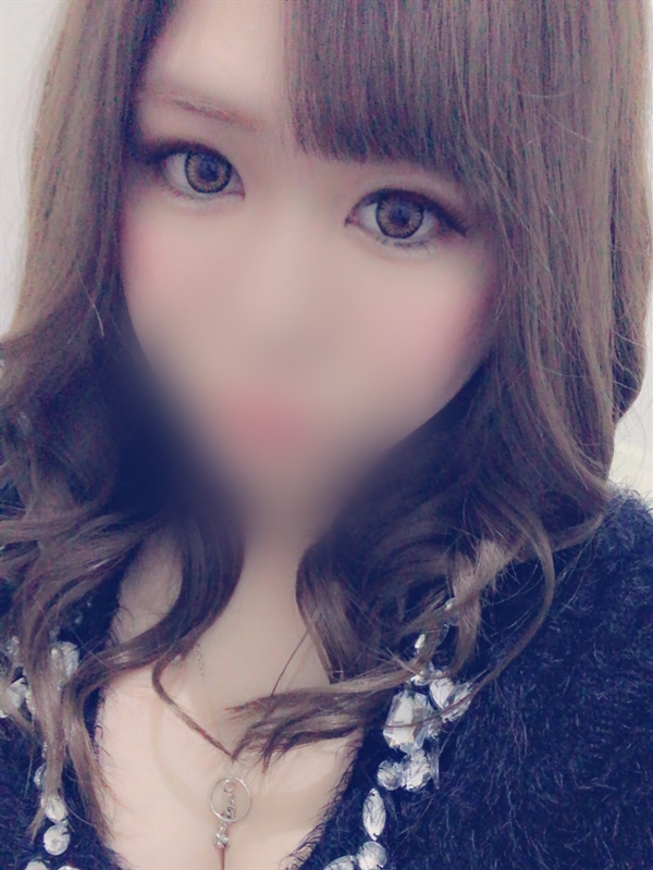 そう(20歳、B:90、W:60、H:88)