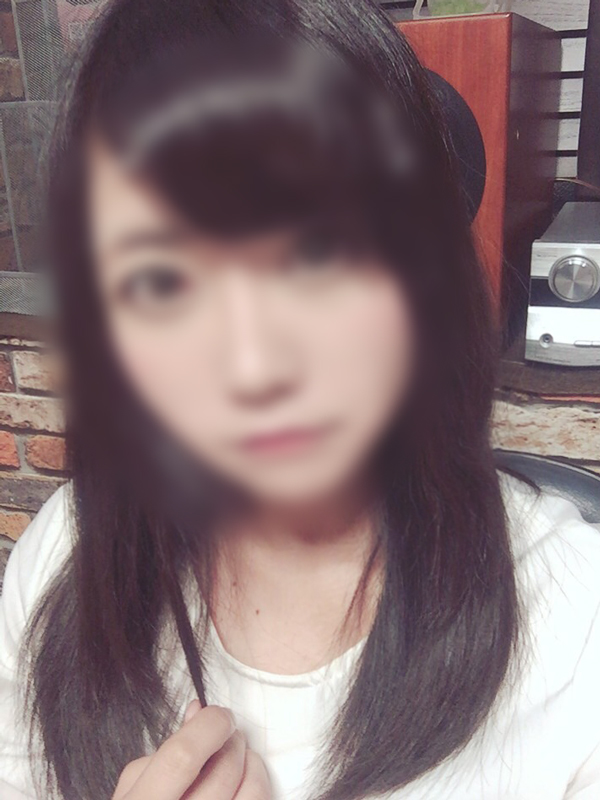 はづき(22歳、B:85、W:57、H:86)