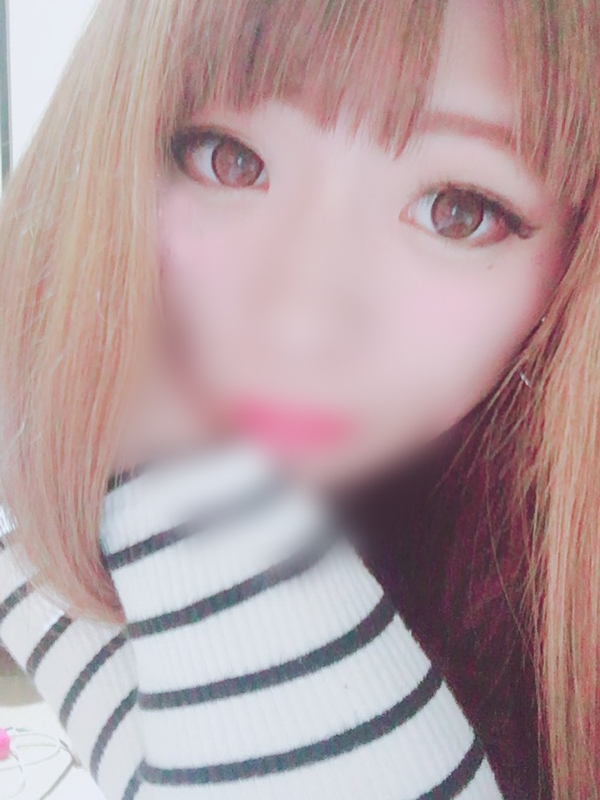 ひびき(20歳、B:88、W:59、H:87)