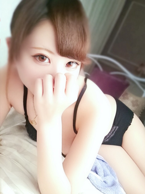 あかね(18歳、B:88、W:58、H:86)