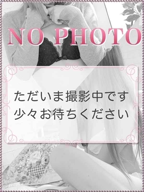 まり(22歳、B:92、W:58、H:85)