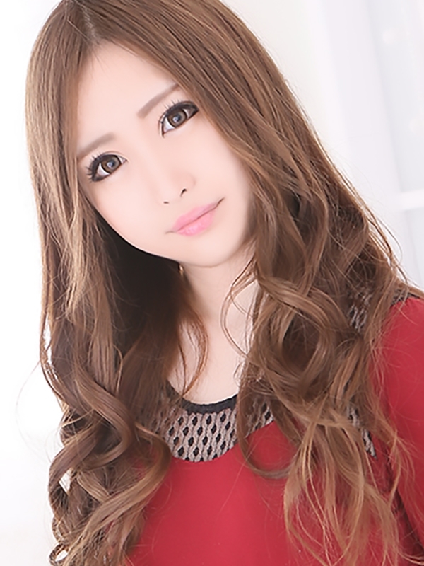 さくら(20歳、B:84、W:56、H:86)