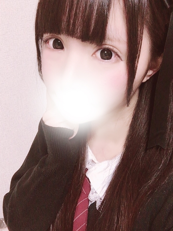 もえ(21歳、B:83、W:58、H:85)