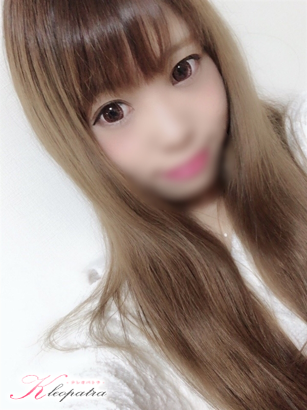 りお(19歳、B:82、W:56、H:81)