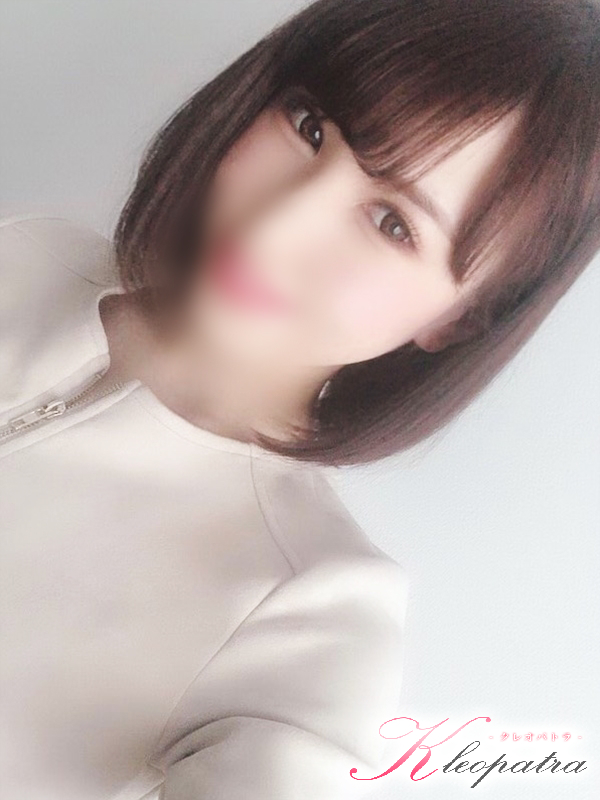 あゆ(18歳、B:84、W:56、H:84)