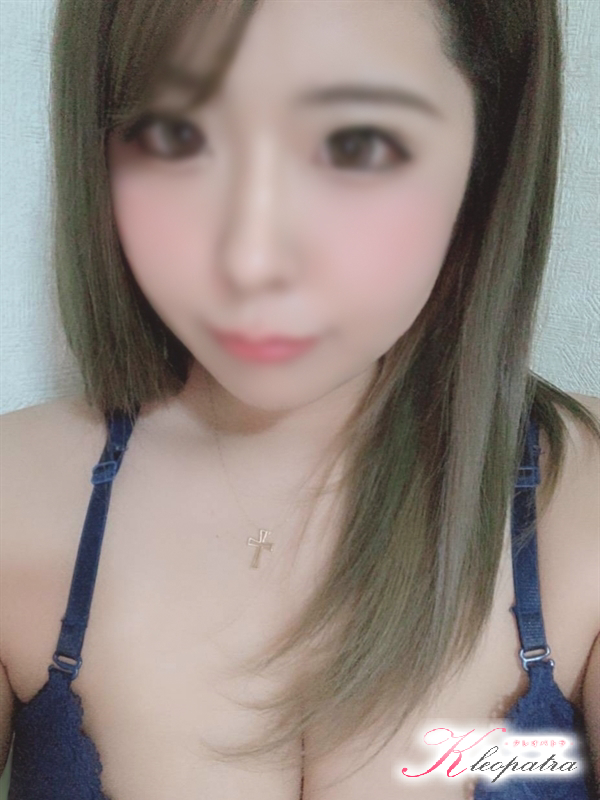 まゆ(18歳、B:88、W:58、H:88)