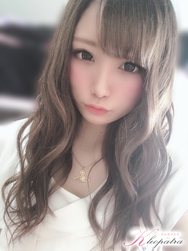 あかり(18歳、B:86、W:55、H:83)