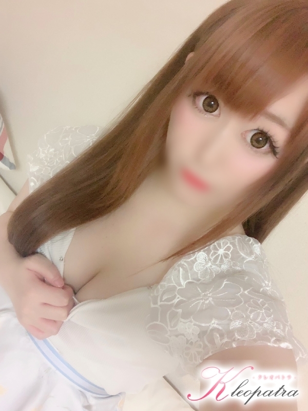 さき(18歳、B:86、W:57、H:84)
