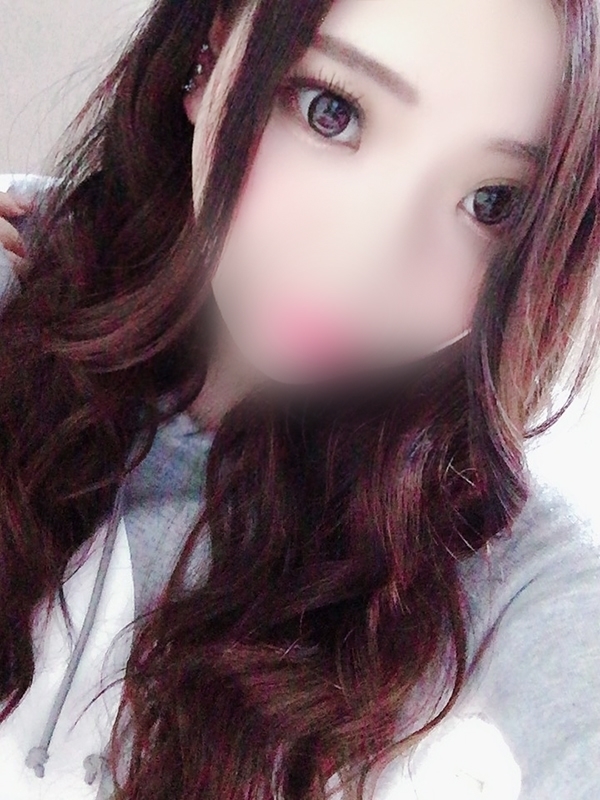 つむぎ(20歳、B:94、W:58、H:88)