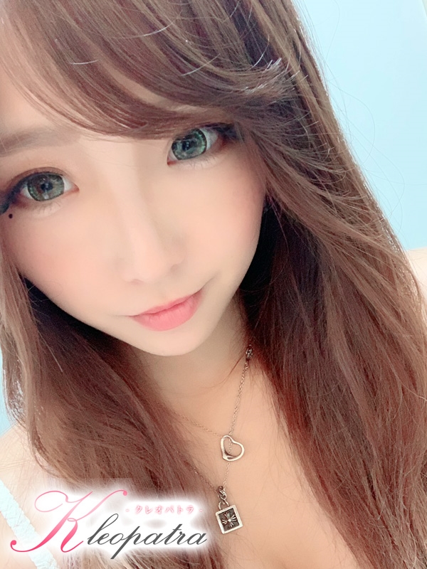 あけみ(19歳、B:85、W:58、H:86)