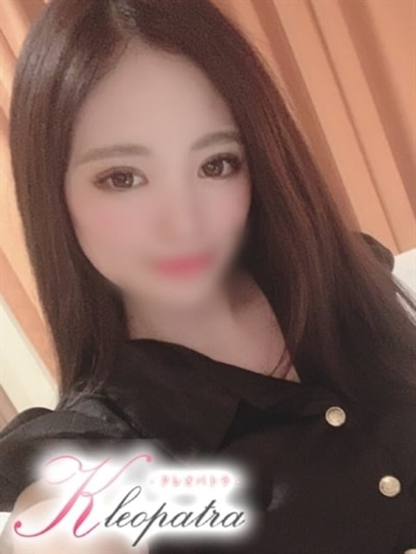まこ(20歳、B:86、W:56、H:84)
