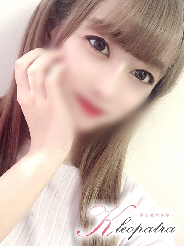 まゆ(18歳、B:84、W:54、H:85)