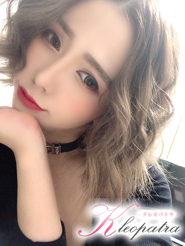 サリィ(20歳、B:87、W:58、H:89)