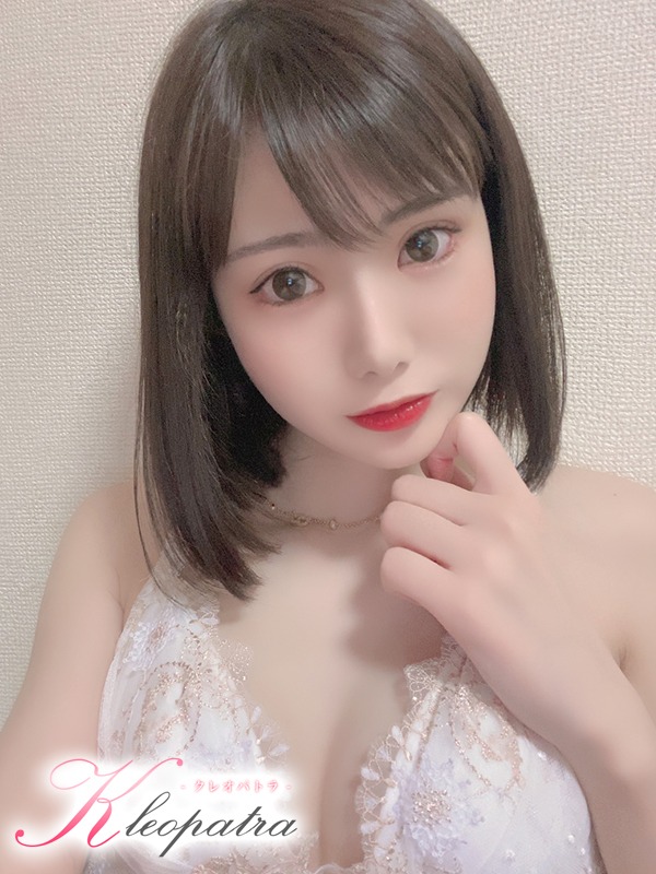 きき(20歳、B:83、W:55、H:82)