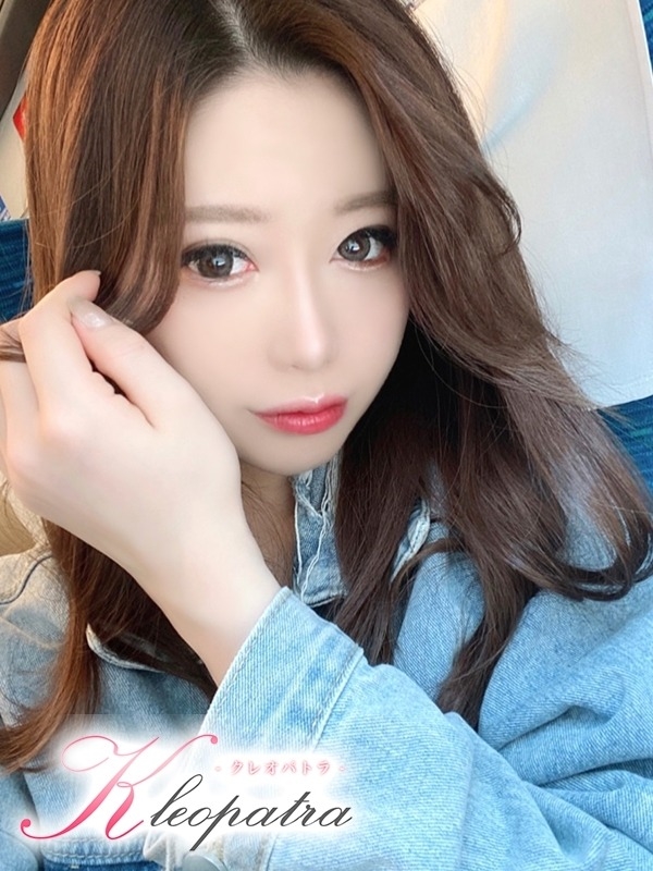 さゆ(20歳、B:86、W:56、H:86)
