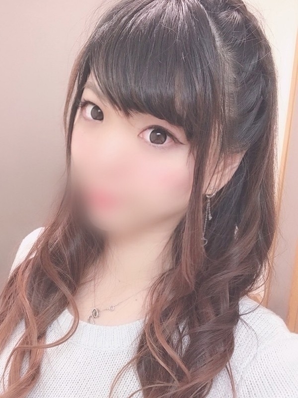 かいり(22歳、B:84、W:57、H:85)