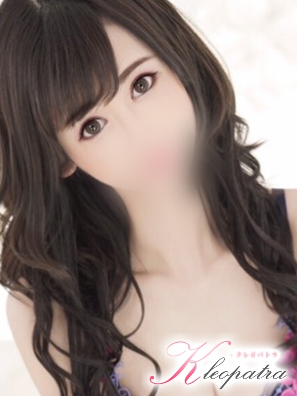 あきな(23歳、B:82、W:55、H:83)