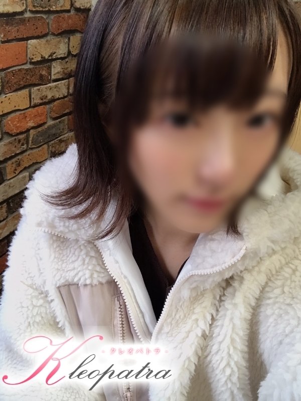 ねむ(18歳、B:83、W:56、H:82)
