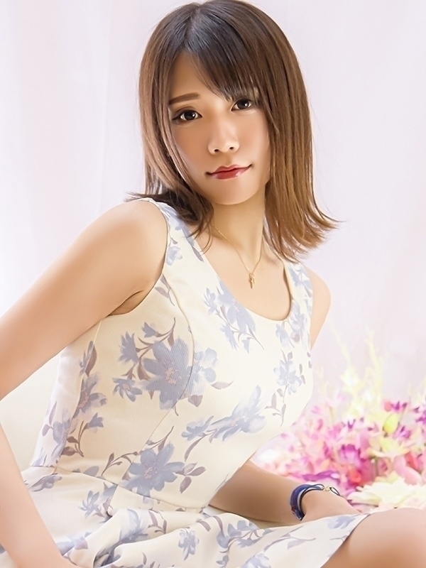 しおり(25歳、B:84、W:56、H:85)