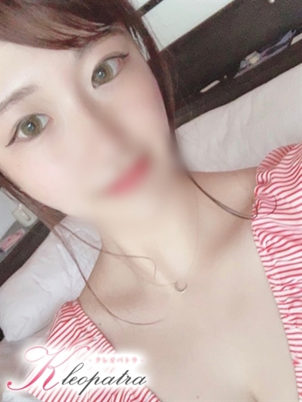 まなか(21歳、B:86、W:56、H:86)