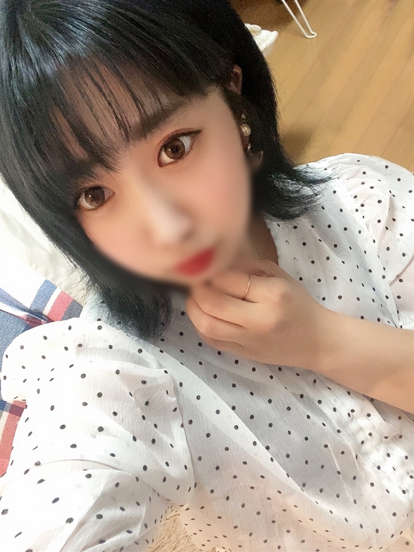 みちか(20歳、B:88、W:57、H:86)