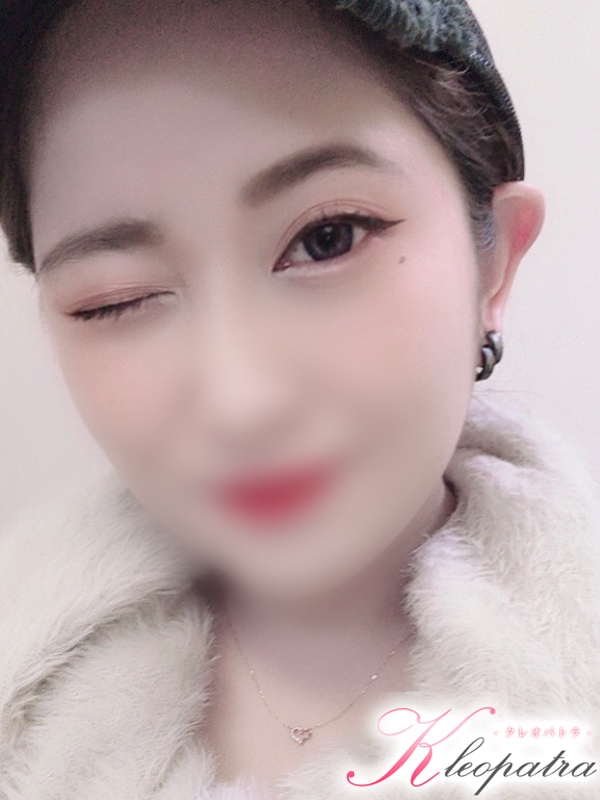 えむ(20歳、B:83、W:56、H:82)