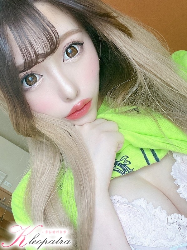 ここあ(18歳、B:82、W:55、H:83)