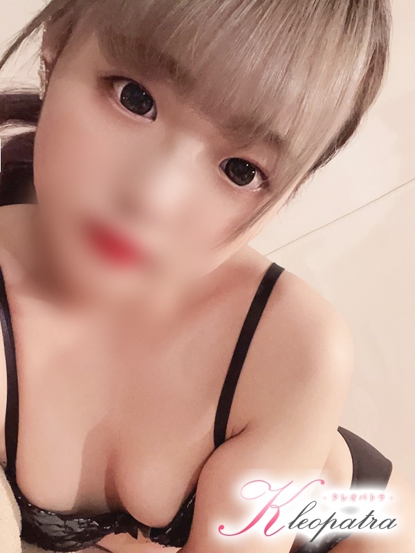 ことね(20歳、B:83、W:55、H:86)