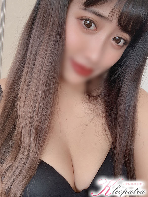 あんな(18歳、B:84、W:56、H:85)