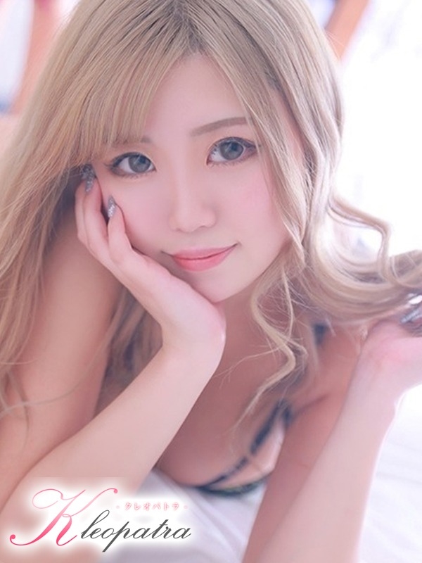 りょう(19歳、B:90、W:56、H:88)