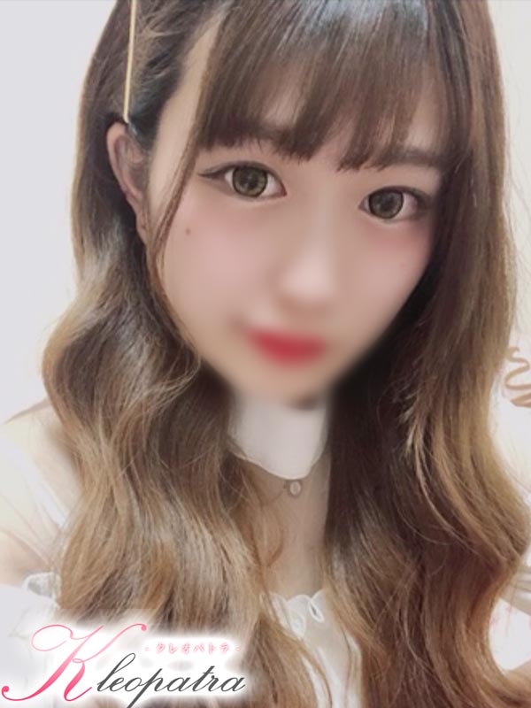 りり(18歳、B:87、W:56、H:88)