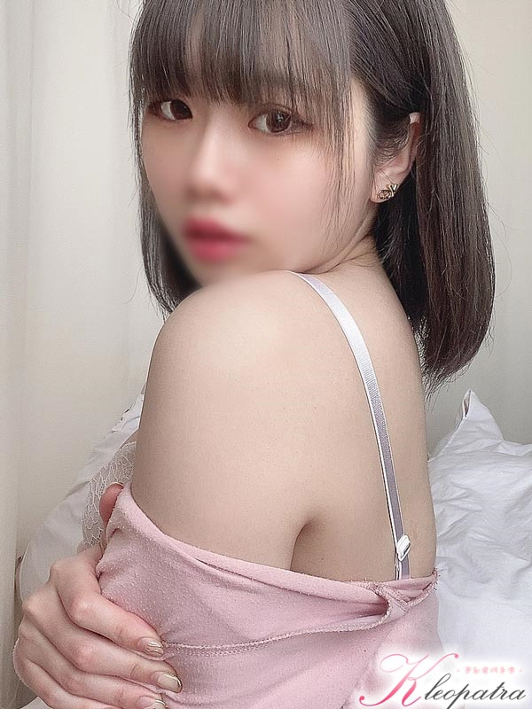 かりん(18歳、B:86、W:56、H:84)